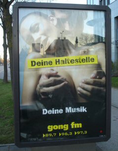 Haltestellen-Werbung Regensburg Gong